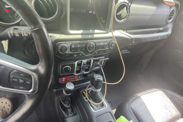 Used Jeep Wrangler 2021 2.0T Robin Hood Four-Door Edition Audio And AC Panel