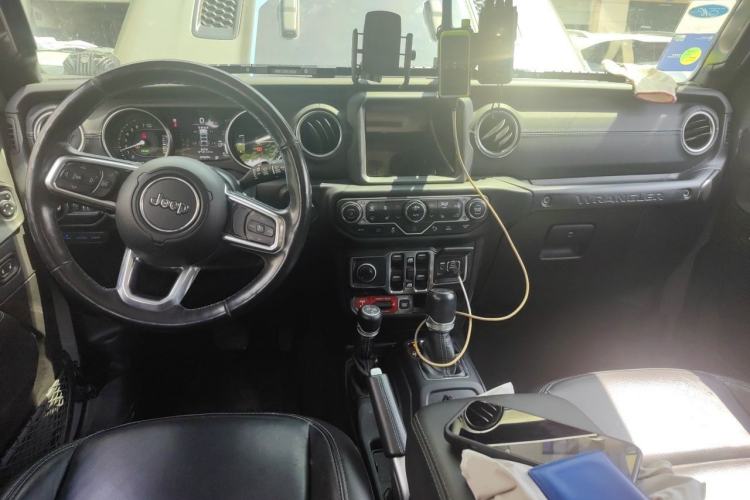 Used Jeep Wrangler 2021 2.0T Robin Hood Four-Door Edition Center Console