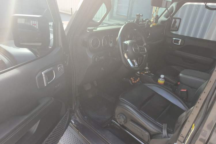Used Jeep Wrangler 2021 2.0T Sahara Four-Door Edition Driver Seat