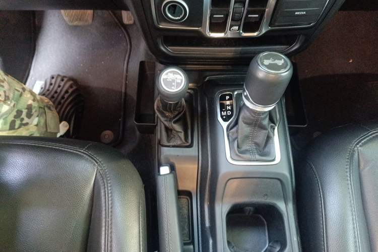 Used Jeep Wrangler 2021 2.0T Sahara Four-Door Edition Gear Lever