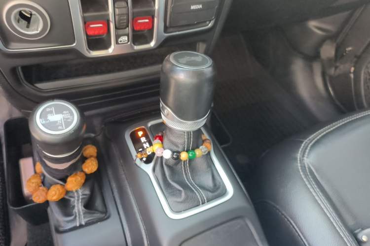 Used Jeep Wrangler 2021 2.0T Sahara Four-Door Edition Gear Lever