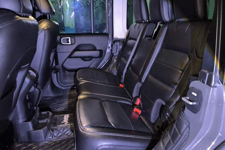 Used Jeep Wrangler 2021 2.0T Sahara Four-Door Edition Left Rear Seat