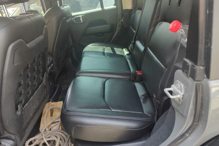 Used Jeep Wrangler 2021 2.0T Robin Hood Four-Door Edition Left Rear Seat