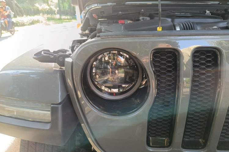 Used Jeep Wrangler 2021 2.0T Sahara Four-Door Edition Right Front Headlight