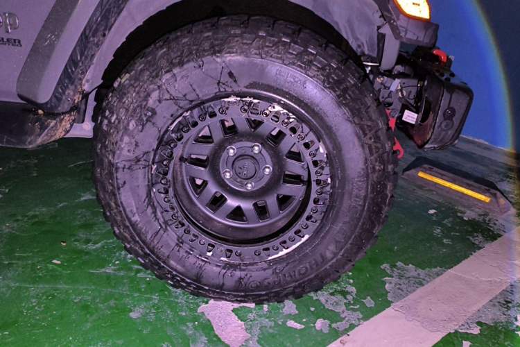 Used Jeep Wrangler 2021 2.0T Sahara Four-Door Edition Right Front Wheel Hub