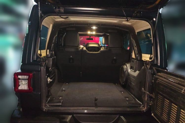 Used Jeep Wrangler 2021 2.0T Robin Hood Four-Door Edition Trunk