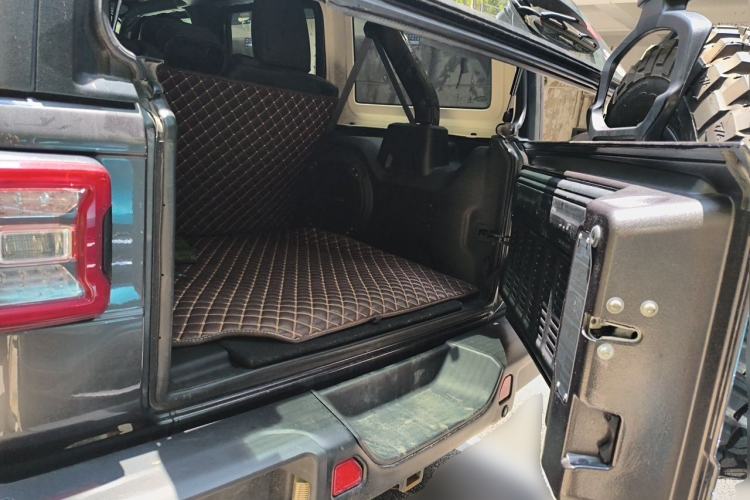 Used Jeep Wrangler 2021 2.0T Robin Hood Four-Door Edition Trunk