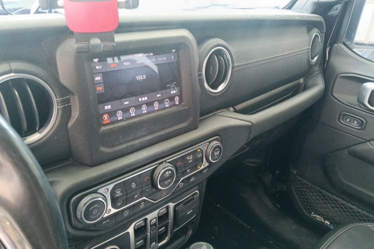 Used Jeep Wrangler 2021 2.0T Sahara Four-Door Edition Audio And AC Panel