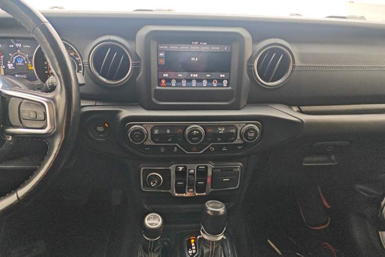 Used Jeep Wrangler 2021 2.0T Sahara Four-Door Edition Audio And AC Panel