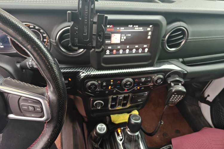 Used Jeep Wrangler 2021 2.0T Sahara Four-Door Edition Audio And AC Panel