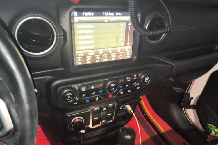 Used Jeep Wrangler 2021 2.0T Sahara Four-Door Edition Audio And AC Panel