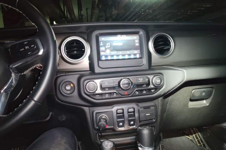 Used Jeep Wrangler 2021 2.0T Sahara Two-Door Edition Audio And AC Panel