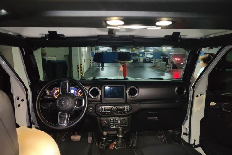 Used Jeep Wrangler 2021 2.0T Sahara Two-Door Edition Center Console