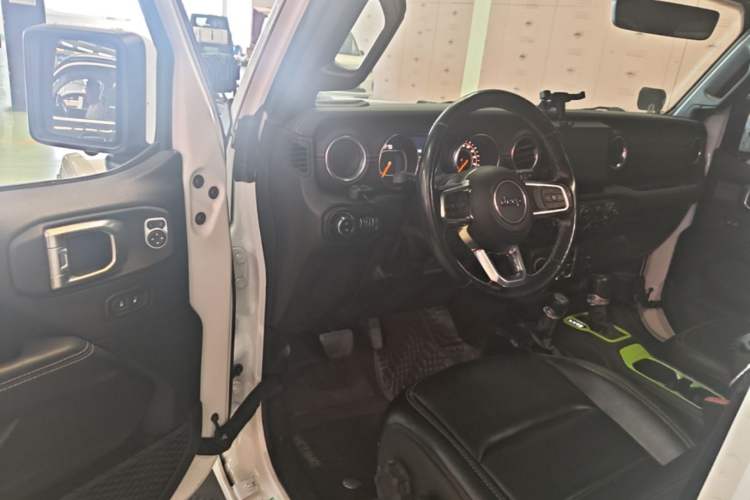 Used Jeep Wrangler 2021 2.0T Sahara Four-Door Edition Driver Seat