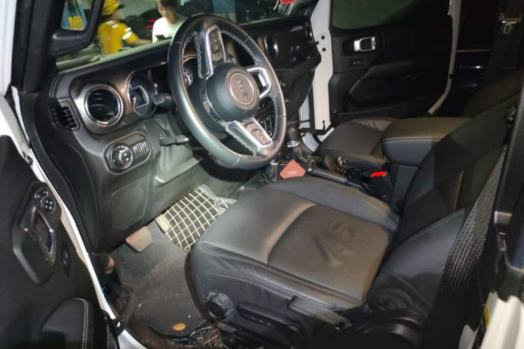 Used Jeep Wrangler 2021 2.0T Sahara Two-Door Edition Driver Seat