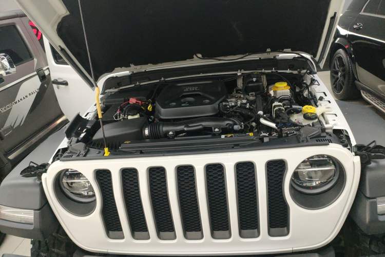 Used Jeep Wrangler 2021 2.0T Robin Hood two-door version Engine Bay