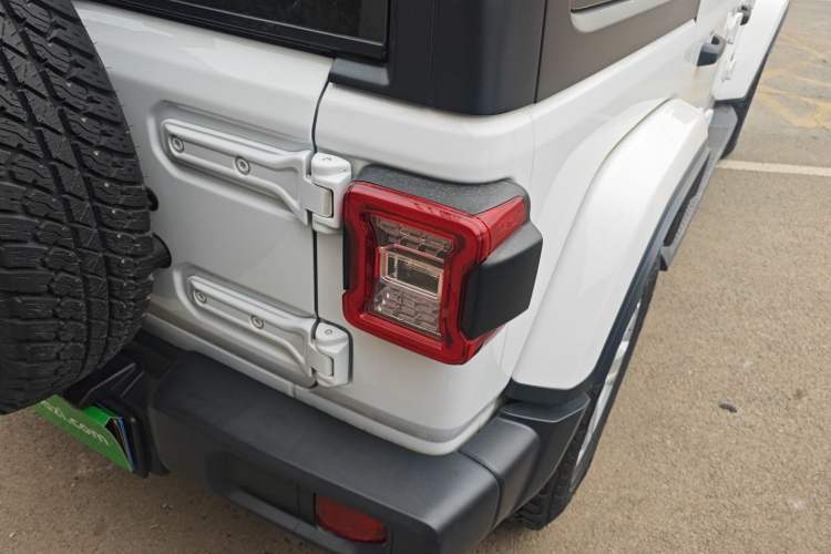 Used Jeep Wrangler 2021 2.0T Sahara Four-Door Edition Exterior 3