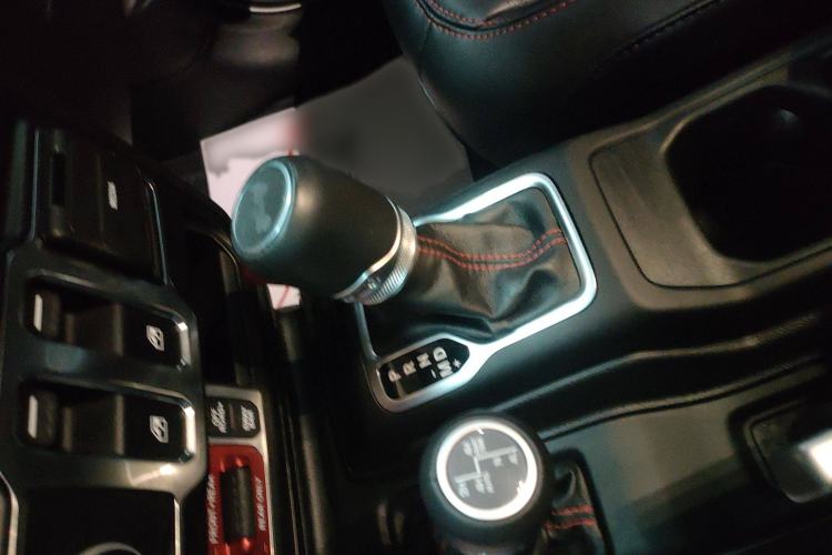 Used Jeep Wrangler 2021 2.0T Robin Hood two-door version Gear Lever