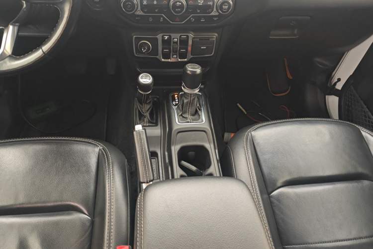 Used Jeep Wrangler 2021 2.0T Sahara Four-Door Edition Gear Lever