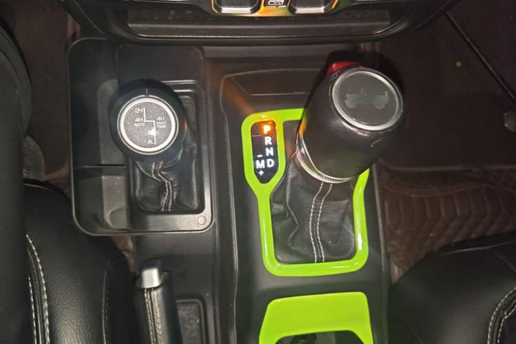 Used Jeep Wrangler 2021 2.0T Sahara Four-Door Edition Gear Lever