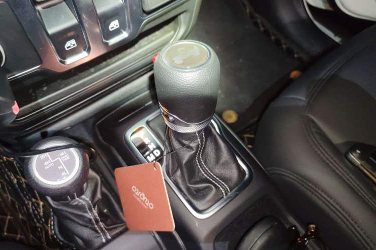Used Jeep Wrangler 2021 2.0T Sahara Two-Door Edition Gear Lever