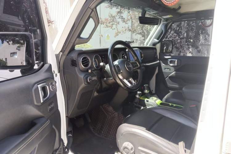 Used Jeep Wrangler 2021 2.0T Sahara Four-Door Edition Interior 2