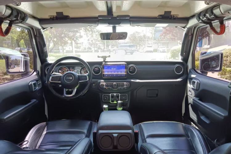 Used Jeep Wrangler 2021 2.0T Sahara Four-Door Edition Interior 3