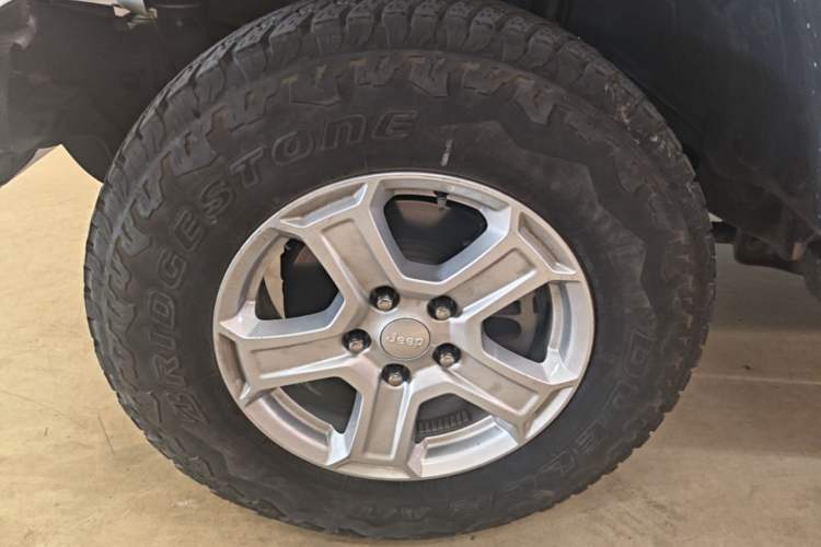 Used Jeep Wrangler 2021 2.0T Sahara Four-Door Edition Left Front Wheel Hub