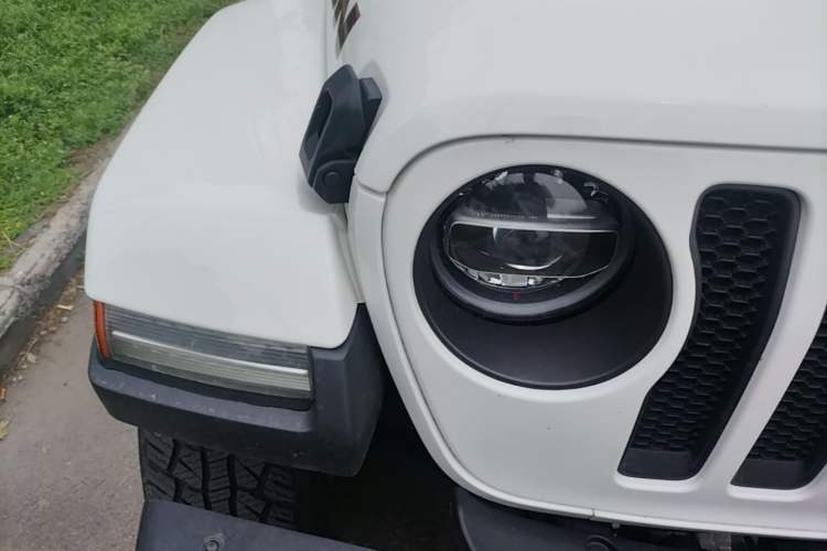 Used Jeep Wrangler  Right Front Headlight