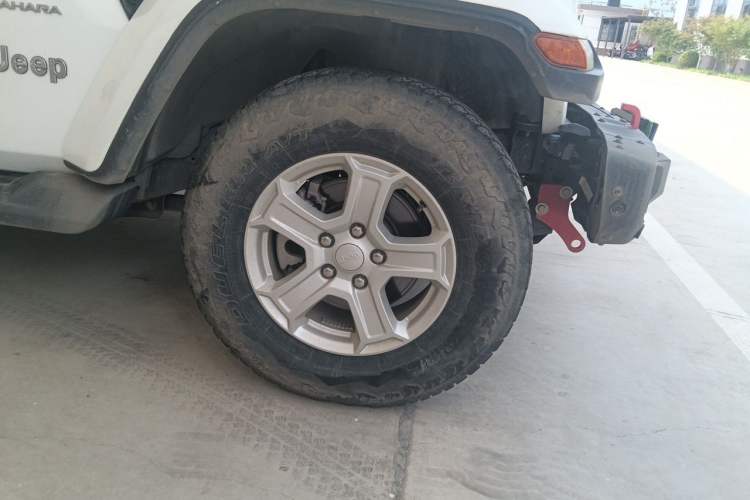 Used Jeep Wrangler 2021 2.0T Sahara Four-Door Edition Right Front Wheel Hub