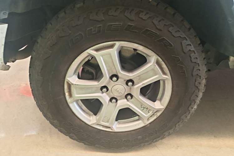 Used Jeep Wrangler 2021 2.0T Sahara Four-Door Edition Right Rear Wheel Hub