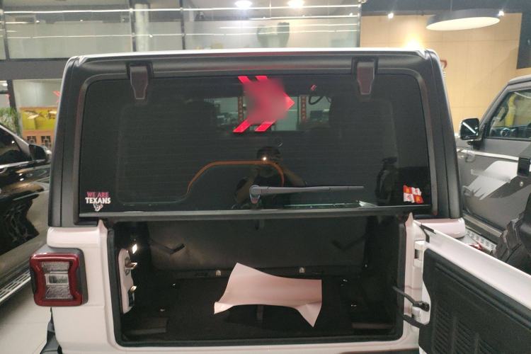 Used Jeep Wrangler 2021 2.0T Robin Hood two-door version Trunk