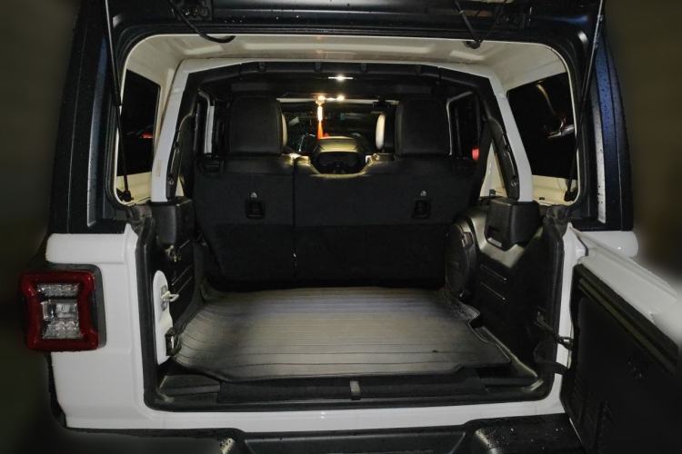 Used Jeep Wrangler 2021 2.0T Robin Hood Four-Door Edition Trunk
