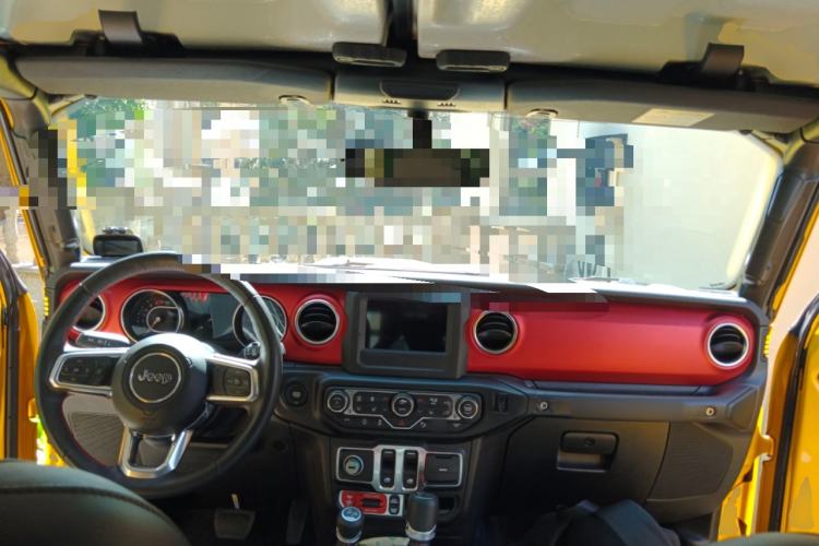 Used Jeep Wrangler 2021 2.0T Robin Hood two-door version Center Console