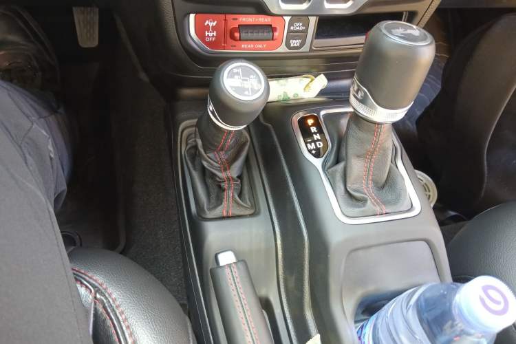 Used Jeep Wrangler 2021 2.0T Robin Hood two-door version Gear Lever