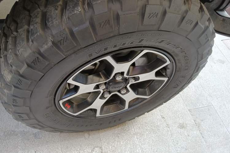 Used Jeep Wrangler 2021 2.0T Robin Hood two-door version Right Front Wheel Hub