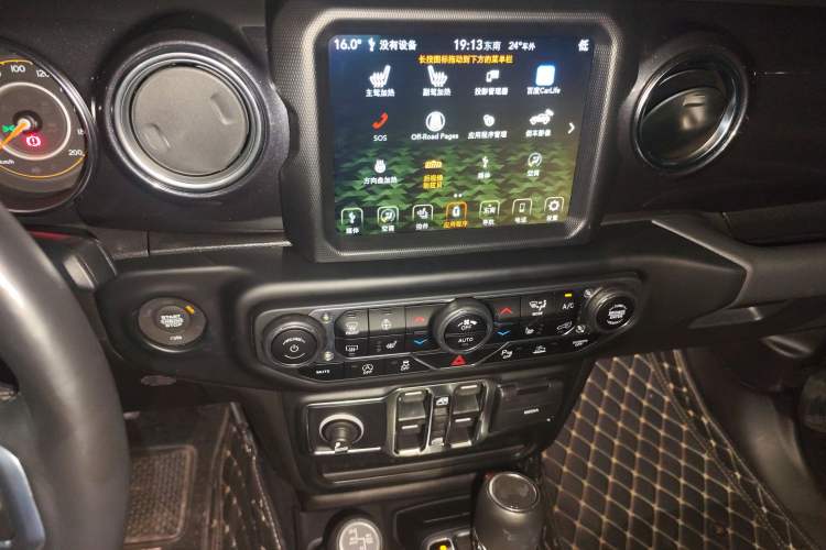 Used Jeep Wrangler 2022 2.0T High Altitude Four-Door Edition Audio And AC Panel