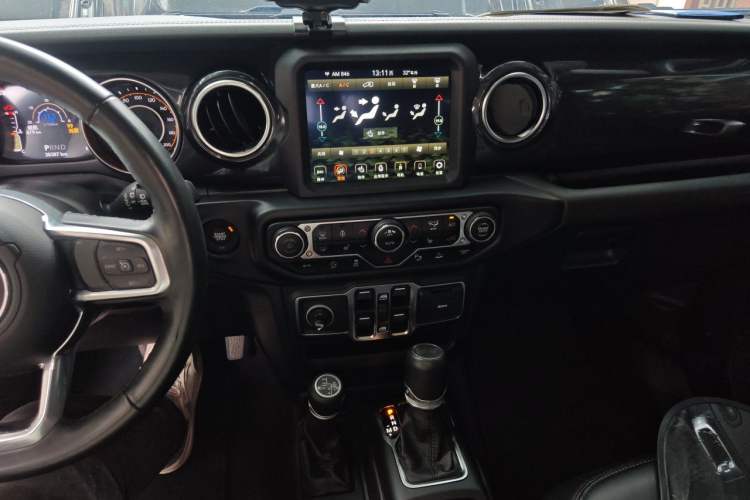Used Jeep Wrangler 2022 2.0T High Altitude Four-Door Edition Audio And AC Panel
