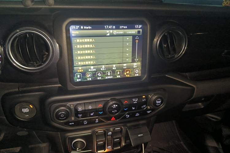 Used Jeep Wrangler 2022 2.0T High Altitude Four-Door Edition Audio And AC Panel