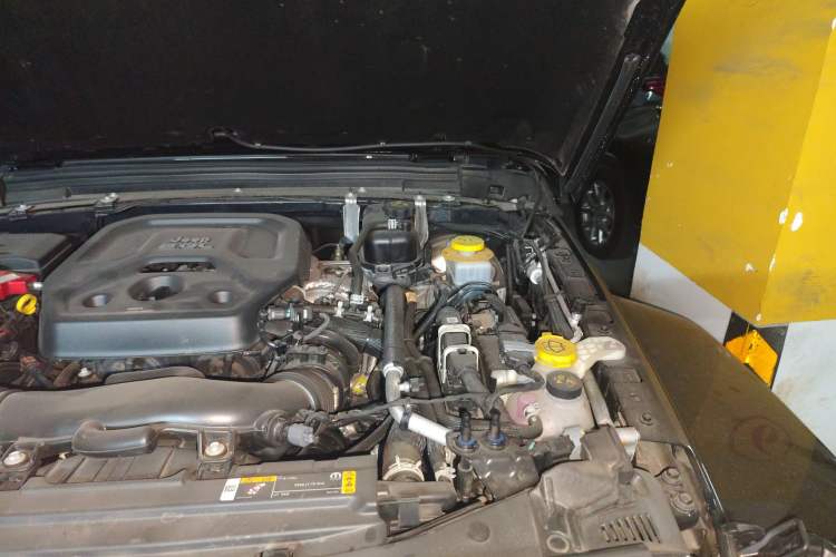 Used Jeep Wrangler 2022 2.0T High Altitude Four-Door Edition Engine Bay Left