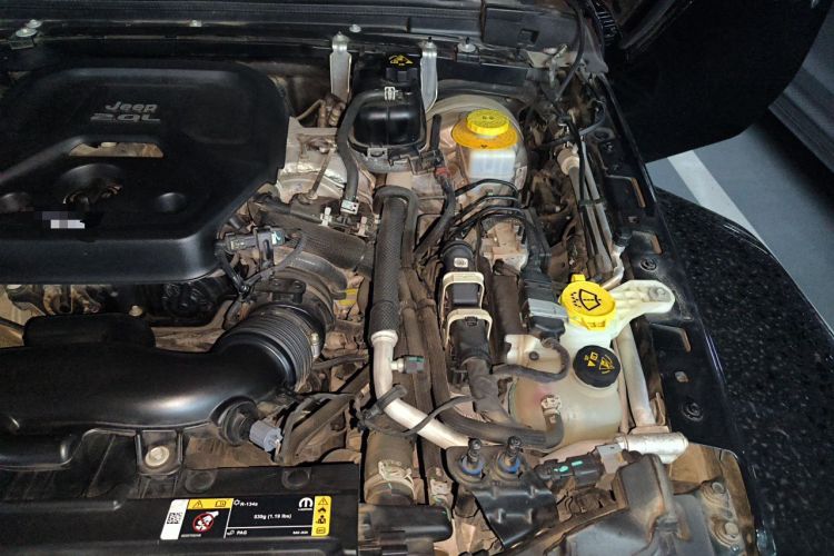 Used Jeep Wrangler 2022 2.0T High Altitude Four-Door Edition Engine Bay Left