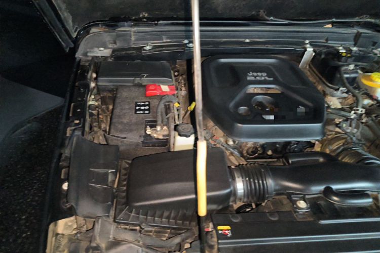 Used Jeep Wrangler 2022 2.0T High Altitude Four-Door Edition Engine Bay Right