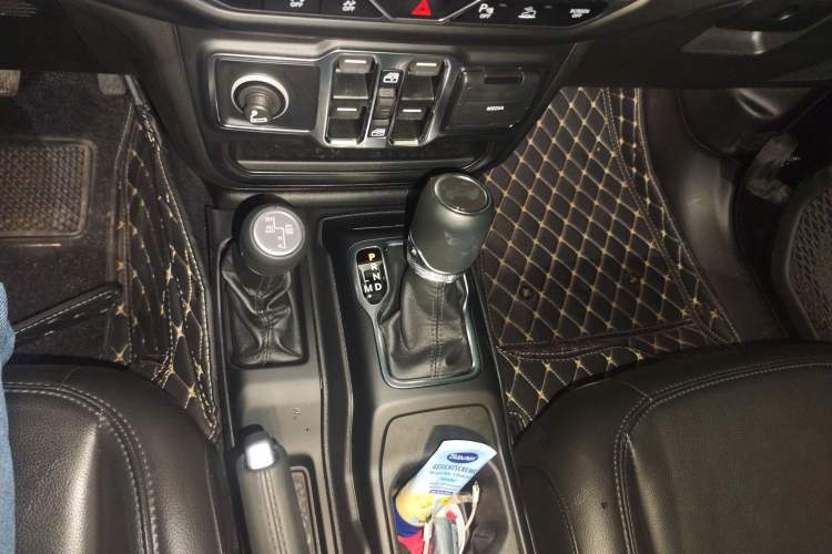 Used Jeep Wrangler 2022 2.0T High Altitude Four-Door Edition Gear Lever
