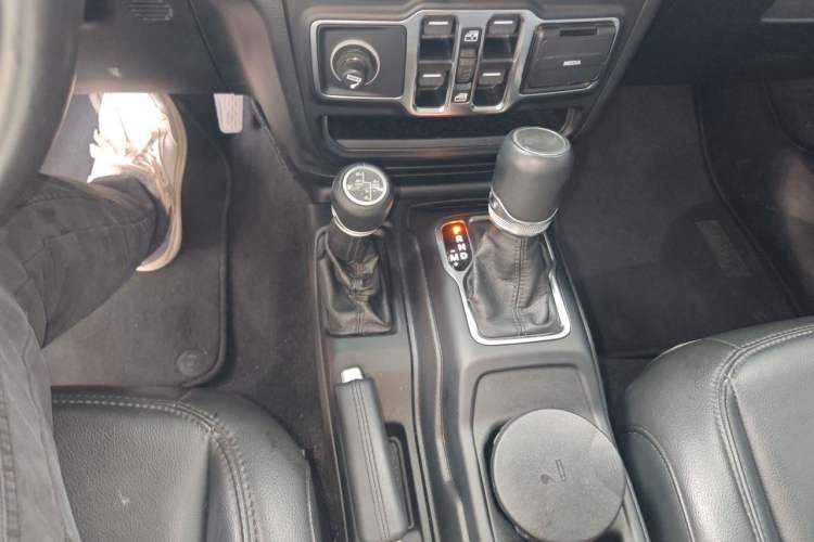 Used Jeep Wrangler 2022 2.0T High Altitude Four-Door Edition Gear Lever