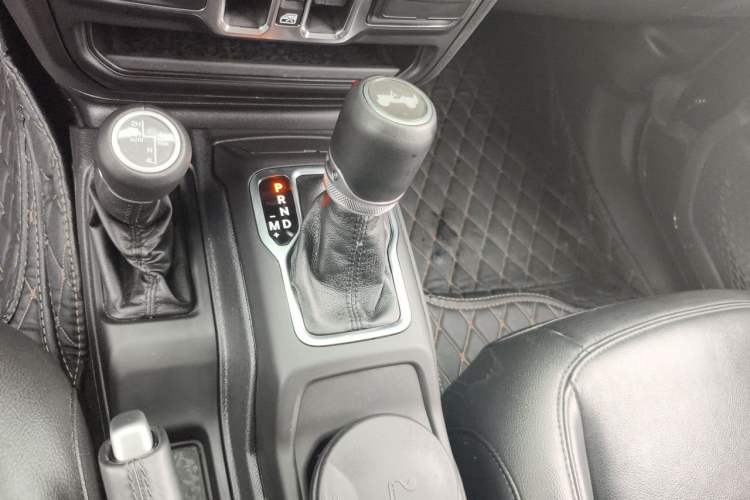 Used Jeep Wrangler 2022 2.0T High Altitude Four-Door Edition Gear Lever