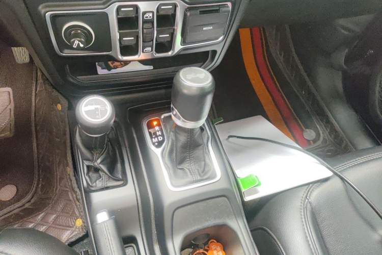 Used Jeep Wrangler 2022 2.0T High Altitude Four-Door Edition Gear Lever