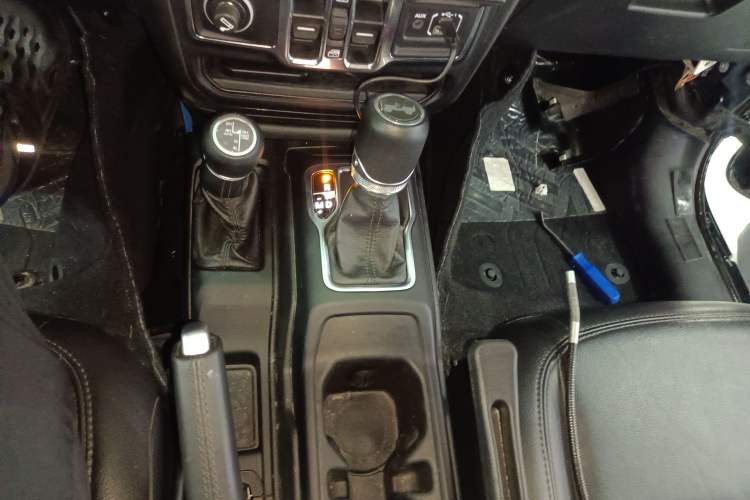 Used Jeep Wrangler 2022 2.0T High Altitude Four-Door Edition Gear Lever