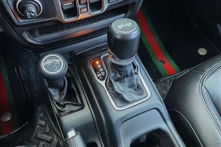 Used Jeep Wrangler 2022 2.0T High Altitude Four-Door Edition Gear Lever