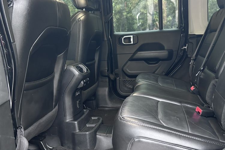 Used Jeep Wrangler 2022 2.0T High Altitude Four-Door Edition Interior 1