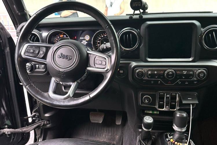Used Jeep Wrangler 2022 2.0T High Altitude Four-Door Edition Interior 1